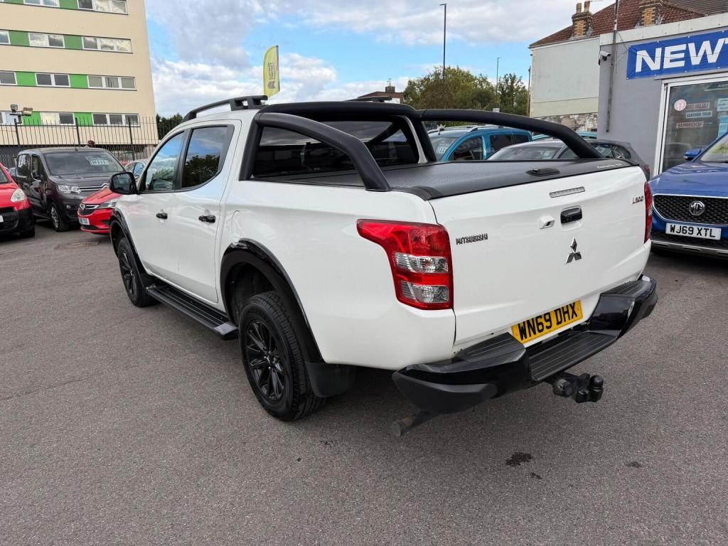 MITSUBISHI L200