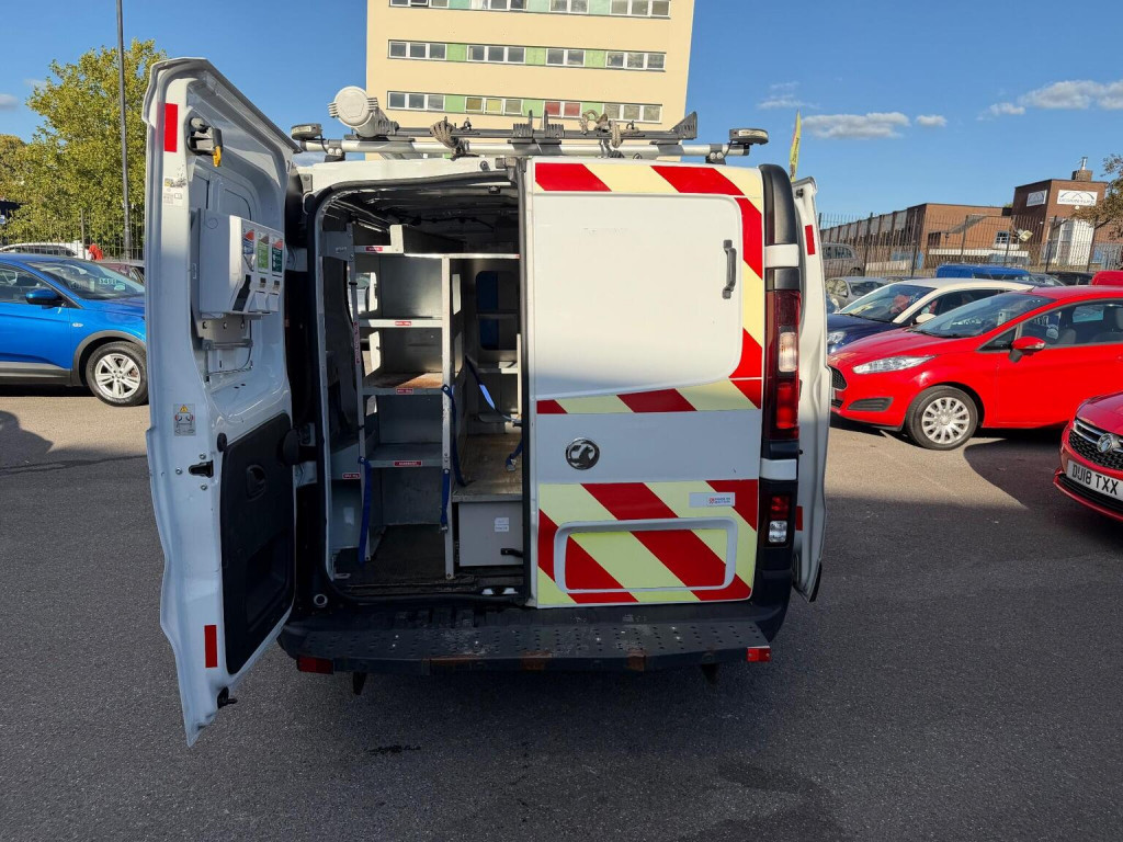 VAUXHALL VIVARO