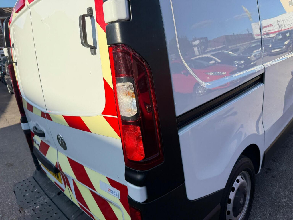 VAUXHALL VIVARO