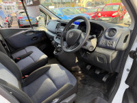 VAUXHALL VIVARO
