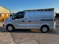 VAUXHALL VIVARO