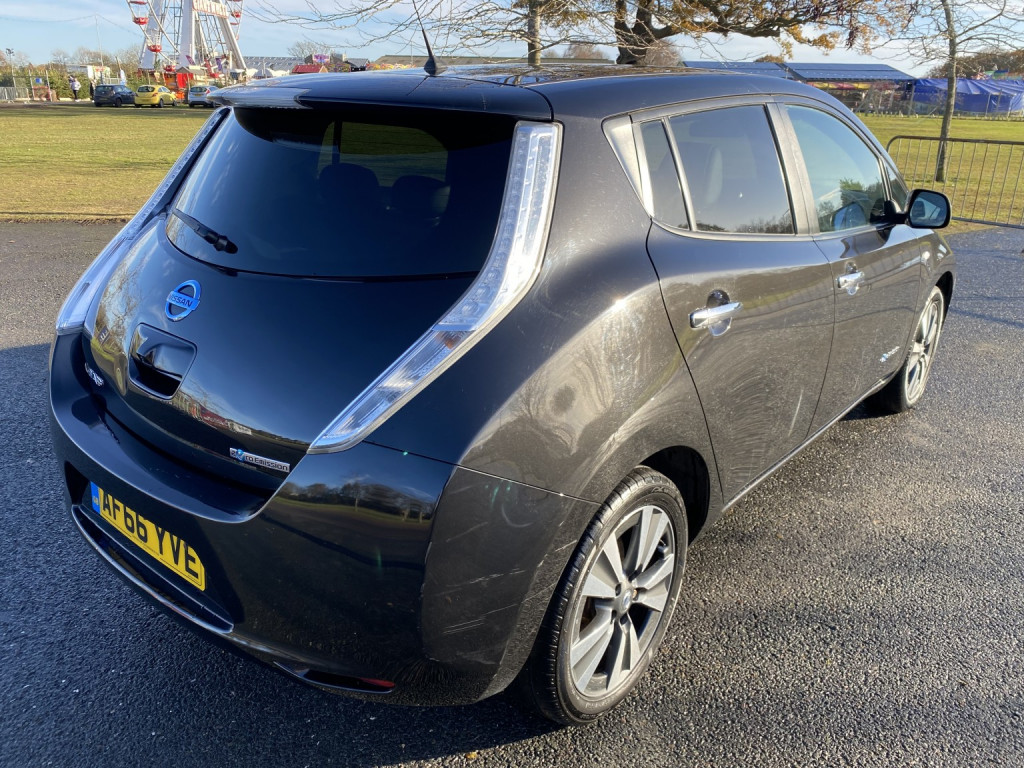 NISSAN LEAF