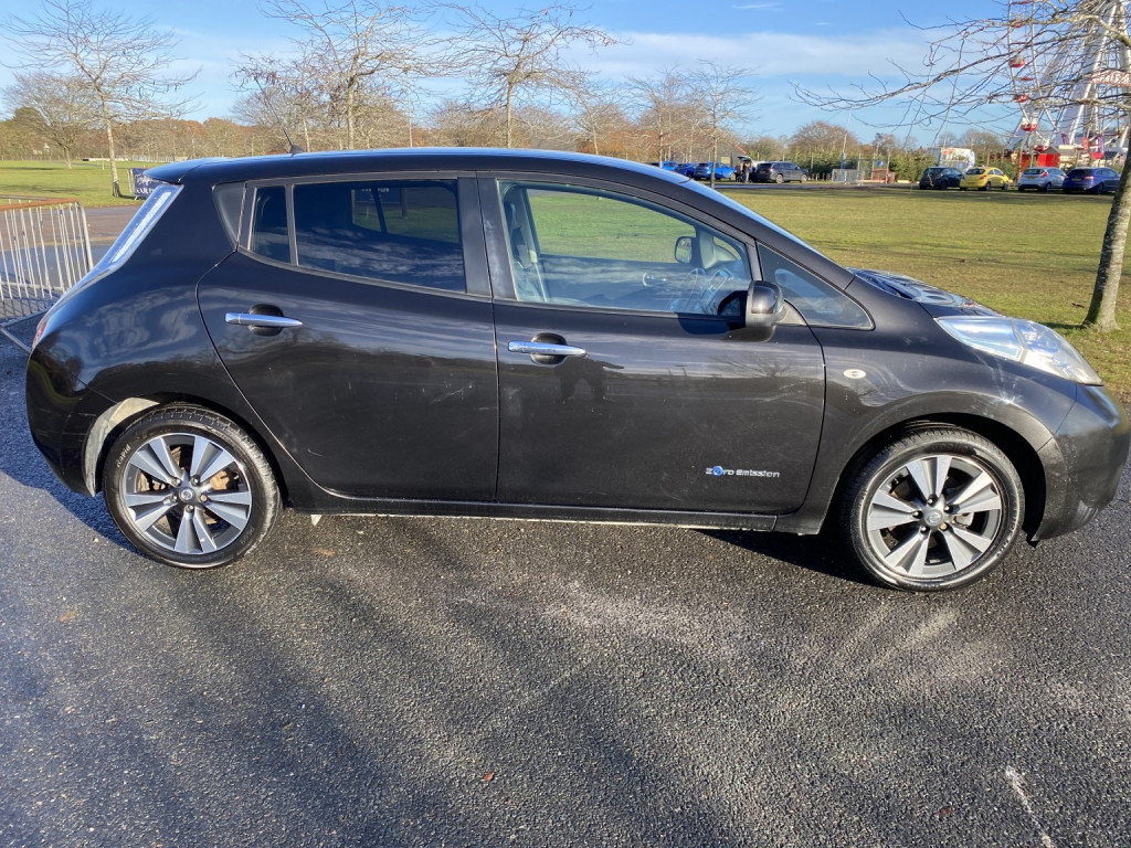 NISSAN LEAF
