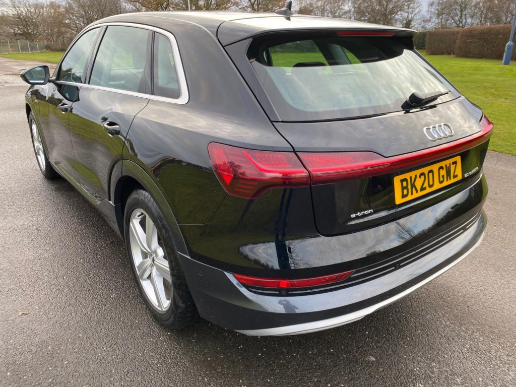 AUDI E-TRON