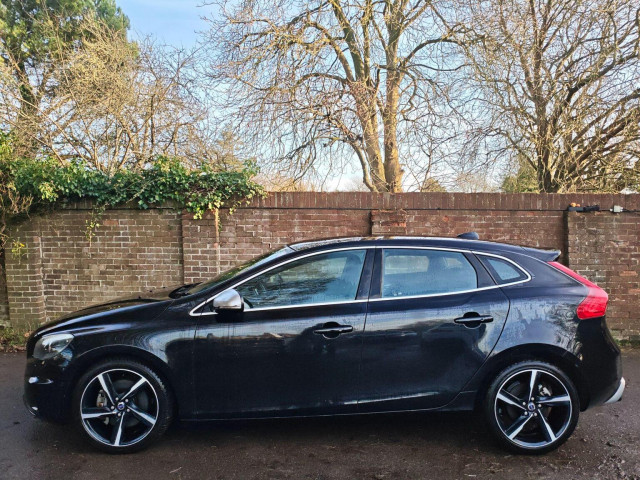 VOLVO V40 2.0 T5 R-Design Lux Nav Auto Euro 6 (s/s) 5dr
