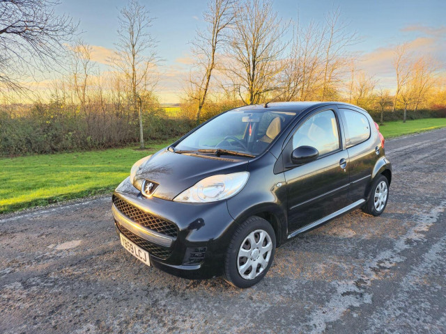PEUGEOT 107