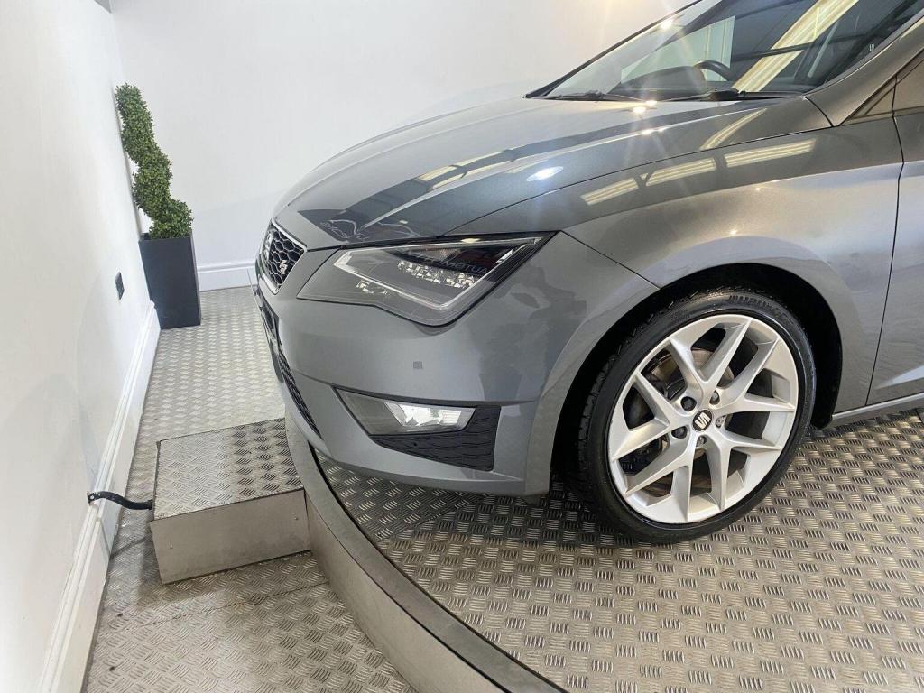SEAT LEON