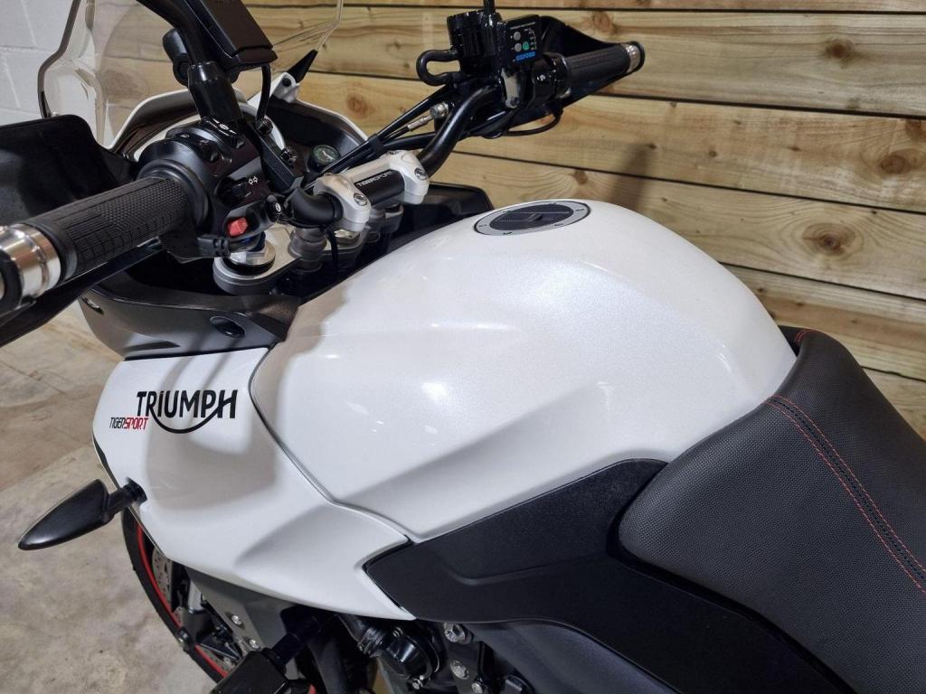TRIUMPH TIGER 1050