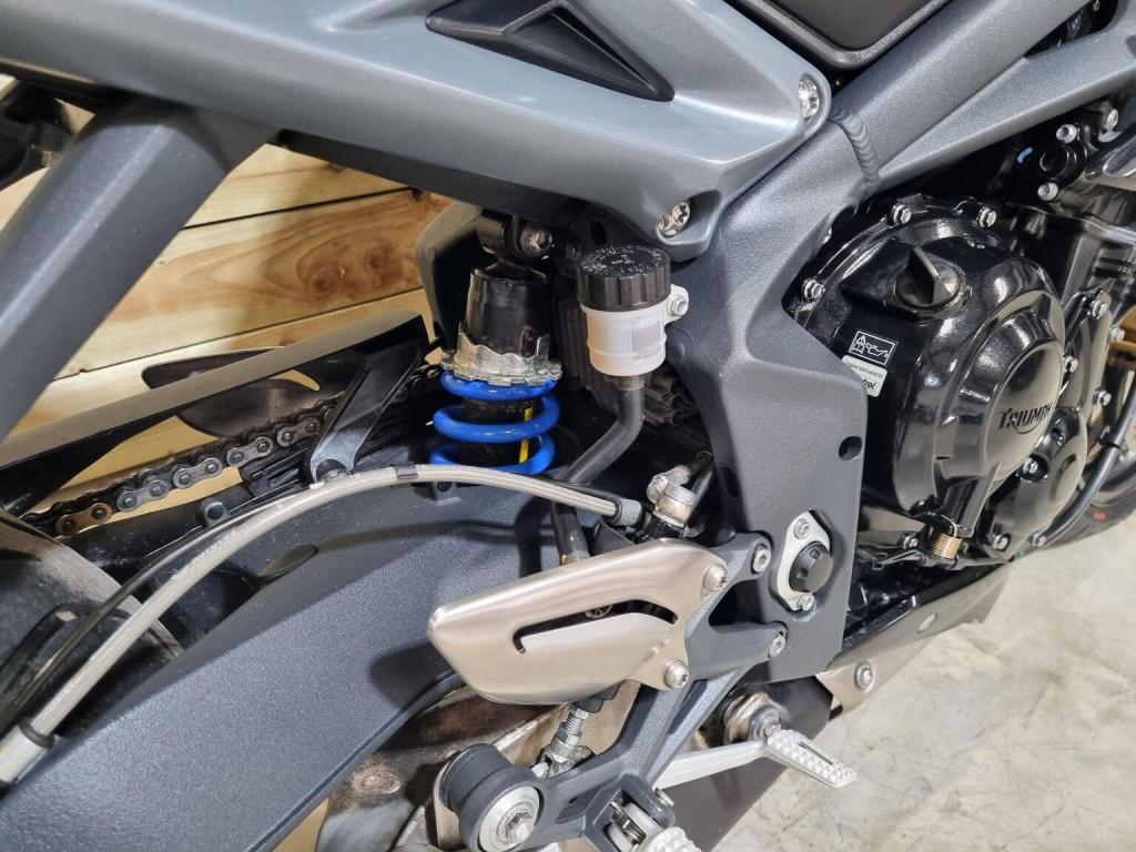 TRIUMPH STREET TRIPLE 675