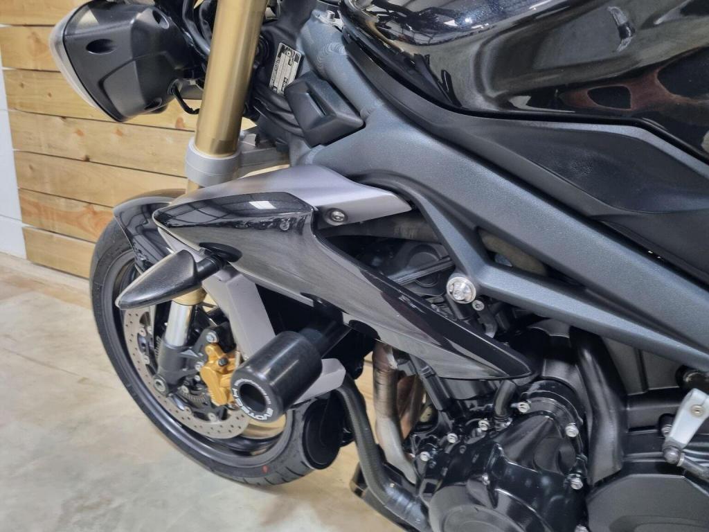 TRIUMPH STREET TRIPLE 675