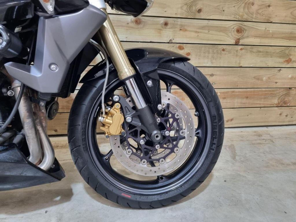 TRIUMPH STREET TRIPLE 675