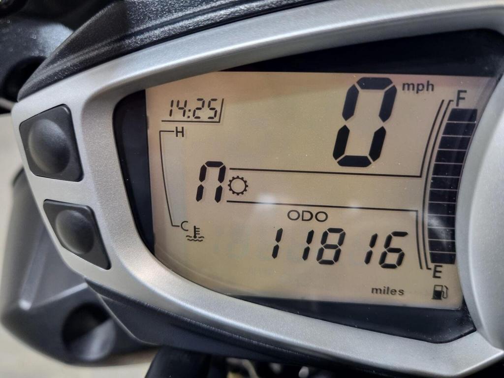 TRIUMPH STREET TRIPLE 675