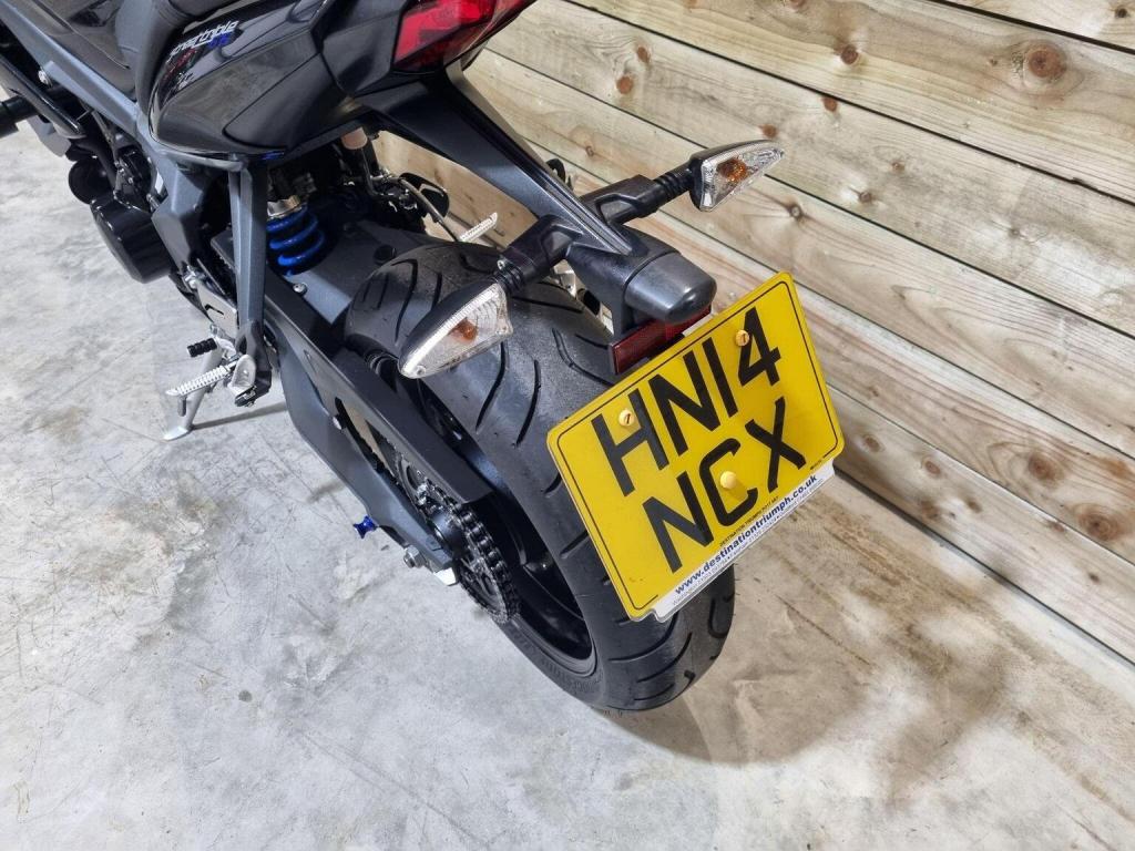 TRIUMPH STREET TRIPLE 675