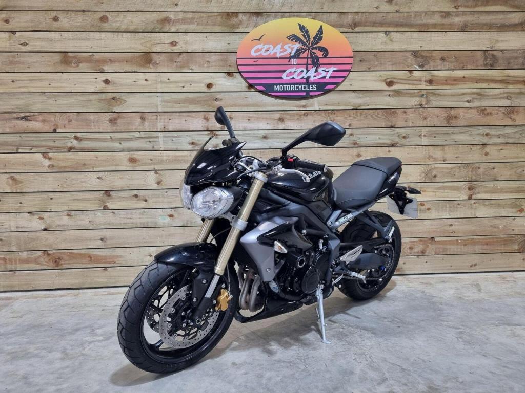 TRIUMPH STREET TRIPLE 675