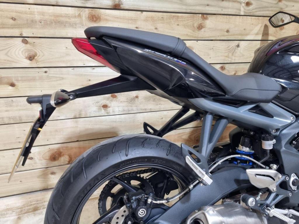 TRIUMPH STREET TRIPLE 675