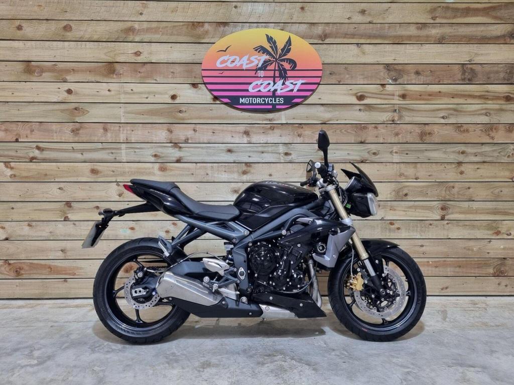 TRIUMPH STREET TRIPLE 675