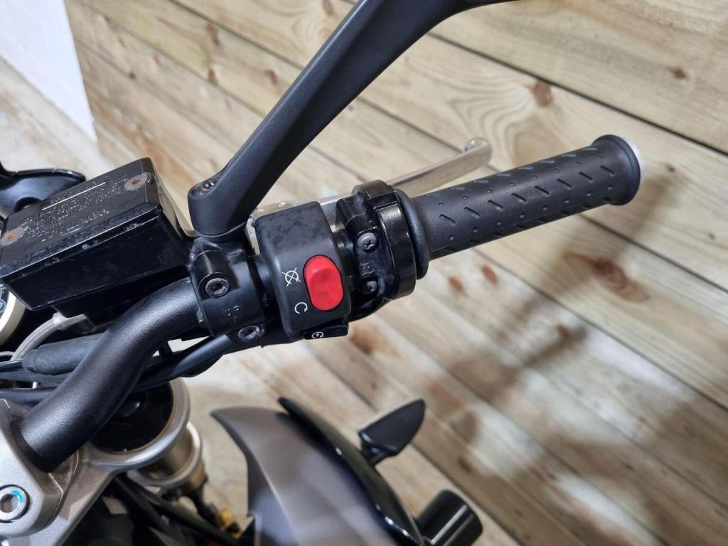 TRIUMPH STREET TRIPLE 675