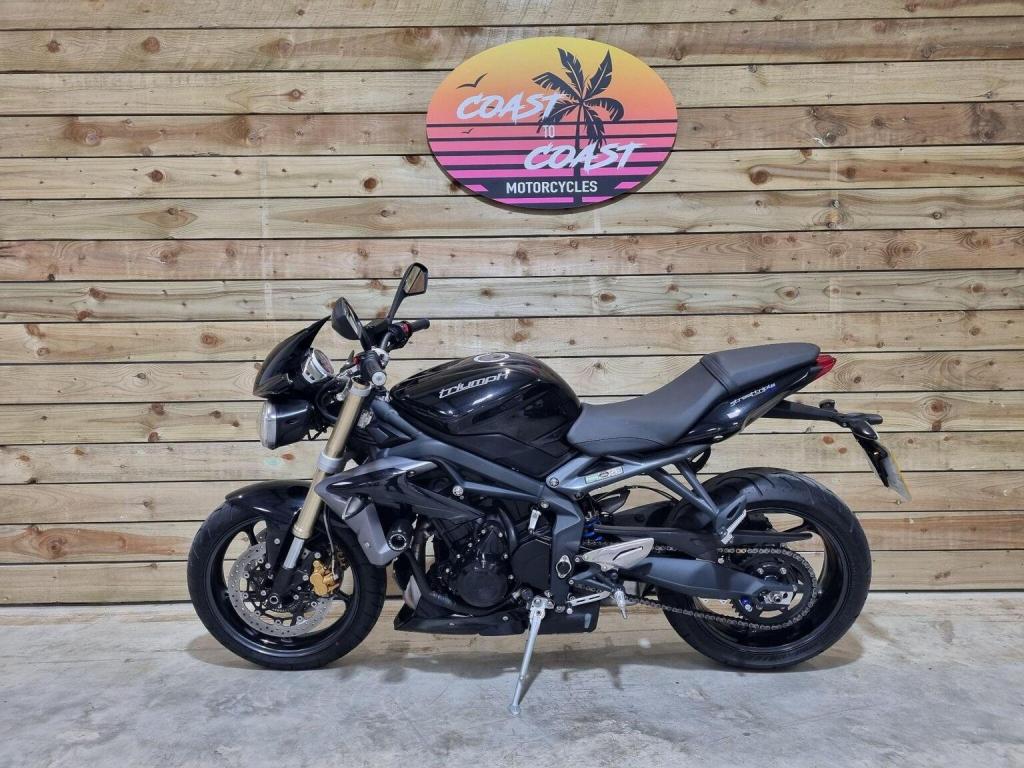 TRIUMPH STREET TRIPLE 675