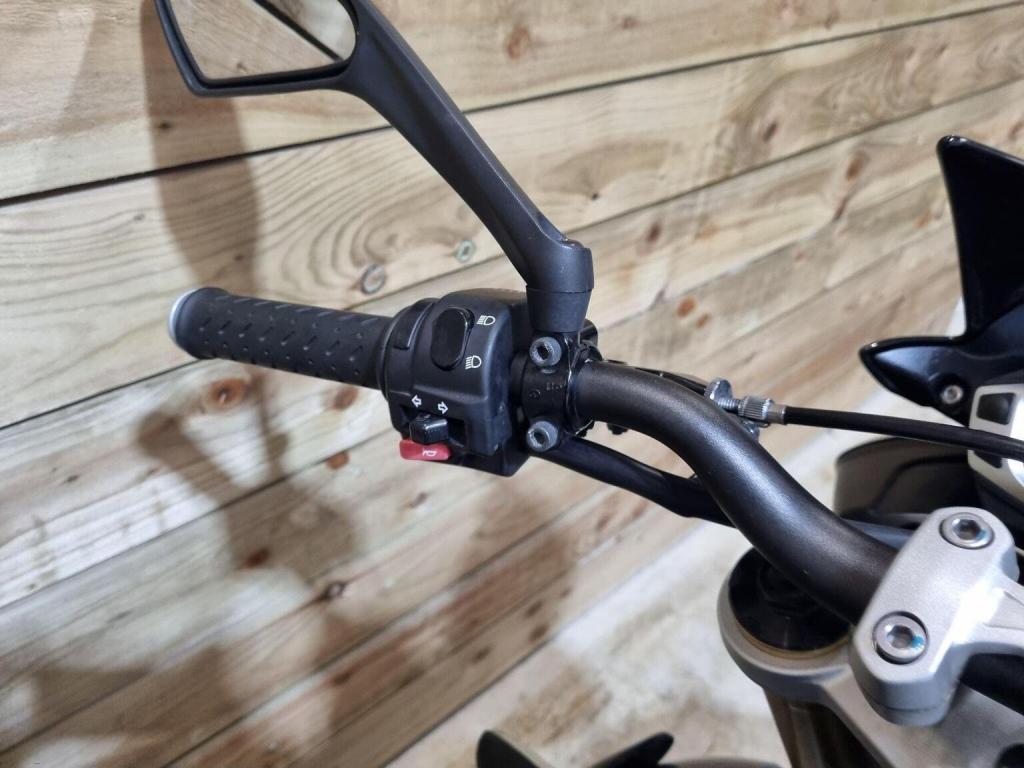 TRIUMPH STREET TRIPLE 675