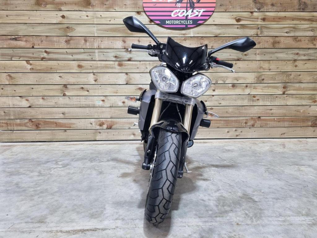 TRIUMPH STREET TRIPLE 675