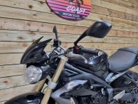 TRIUMPH STREET TRIPLE 675