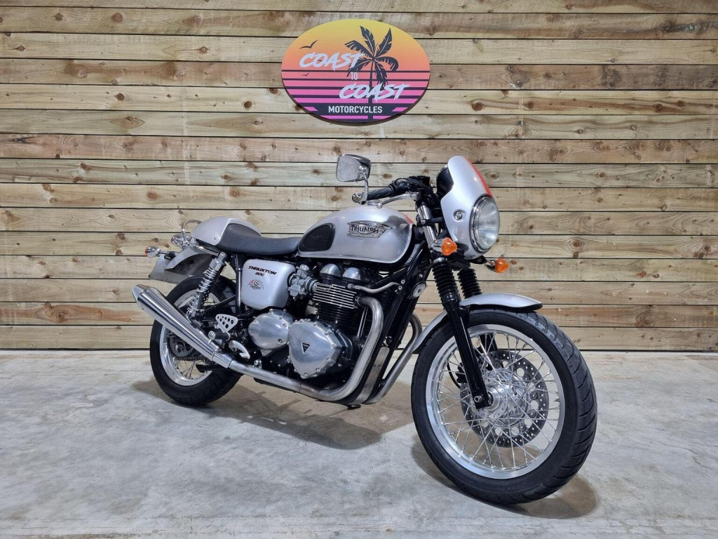TRIUMPH THRUXTON 900