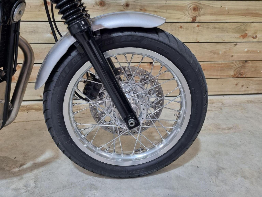 TRIUMPH THRUXTON 900