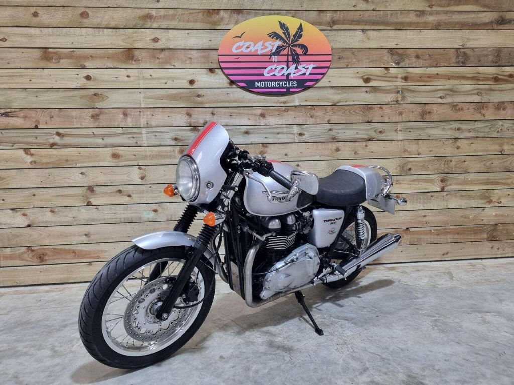 TRIUMPH THRUXTON 900