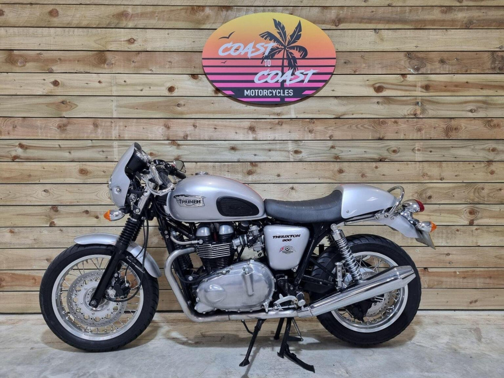 TRIUMPH THRUXTON 900