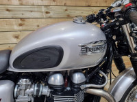 TRIUMPH THRUXTON 900
