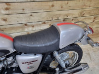 TRIUMPH THRUXTON 900
