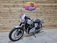 TRIUMPH THRUXTON 900