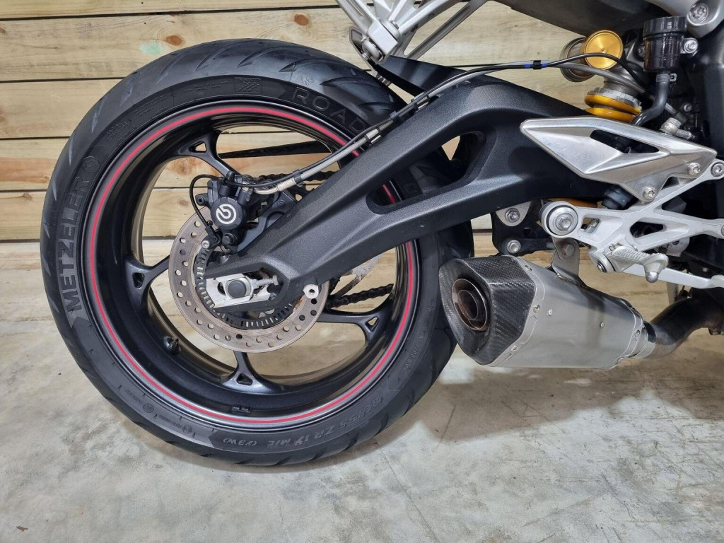 TRIUMPH STREET TRIPLE 765