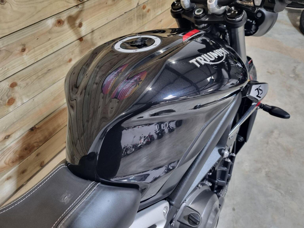 TRIUMPH STREET TRIPLE 765