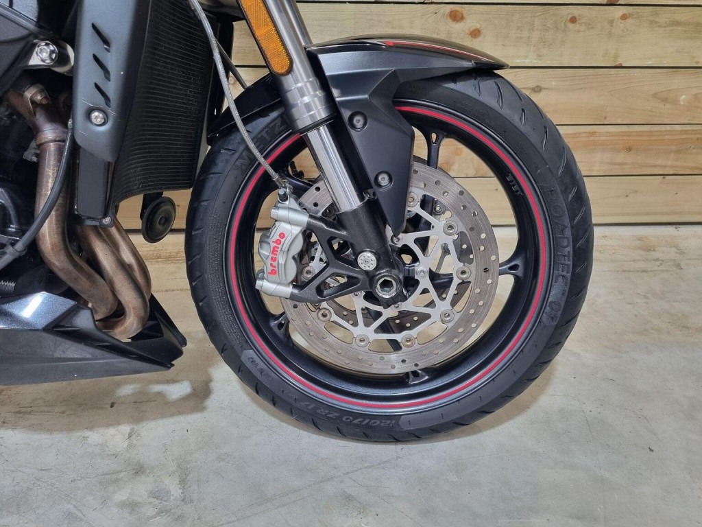 TRIUMPH STREET TRIPLE 765