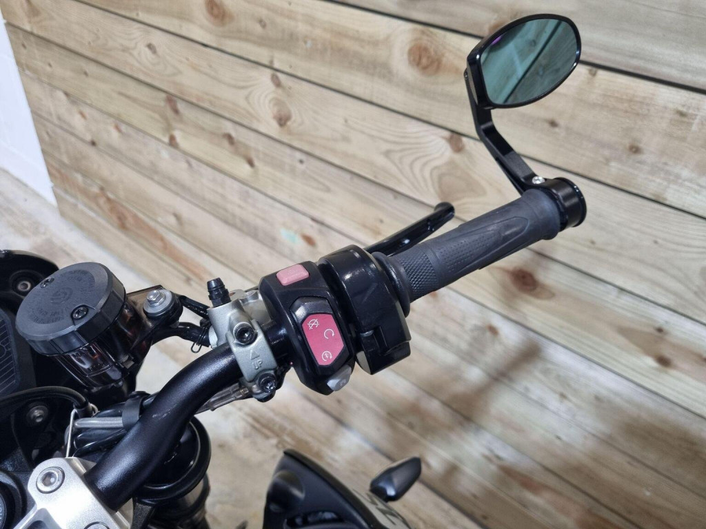 TRIUMPH STREET TRIPLE 765