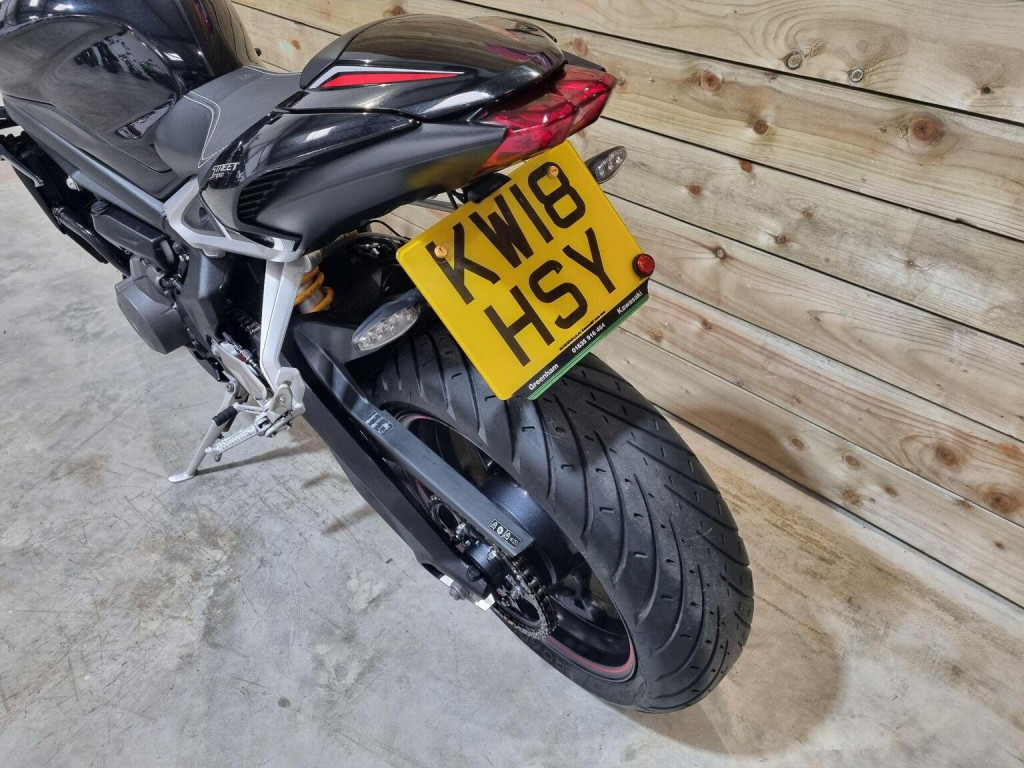 TRIUMPH STREET TRIPLE 765