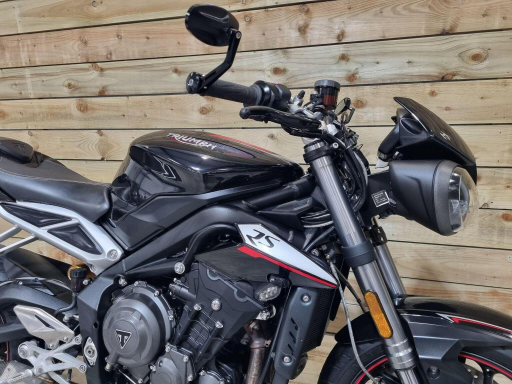 TRIUMPH STREET TRIPLE 765