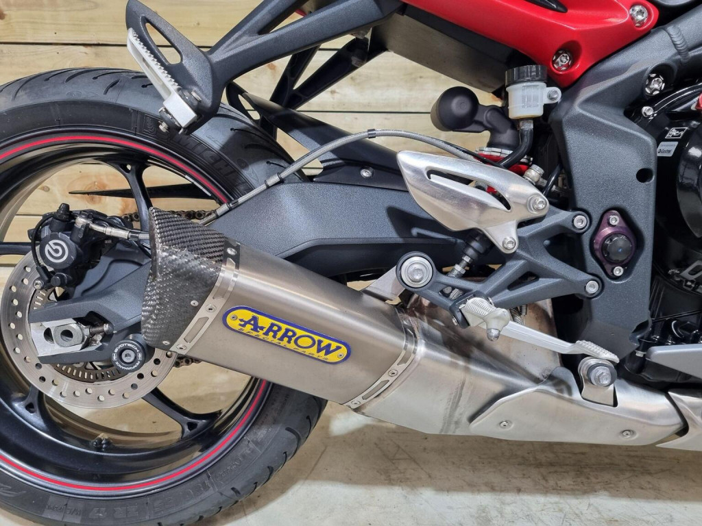 TRIUMPH STREET TRIPLE 675