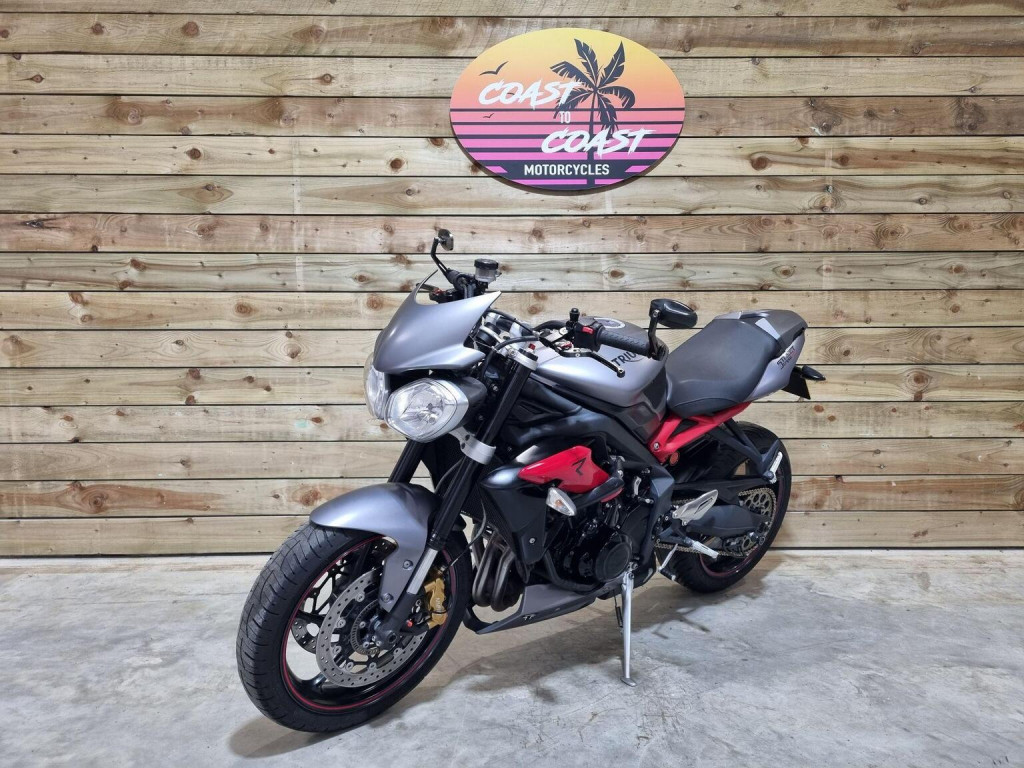 TRIUMPH STREET TRIPLE 675