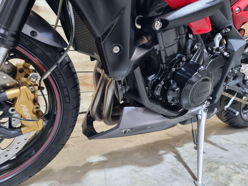 TRIUMPH STREET TRIPLE 675