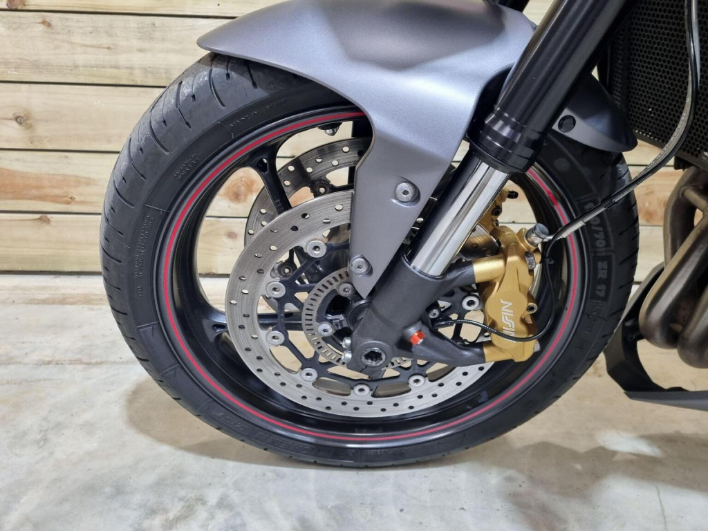 TRIUMPH STREET TRIPLE 675