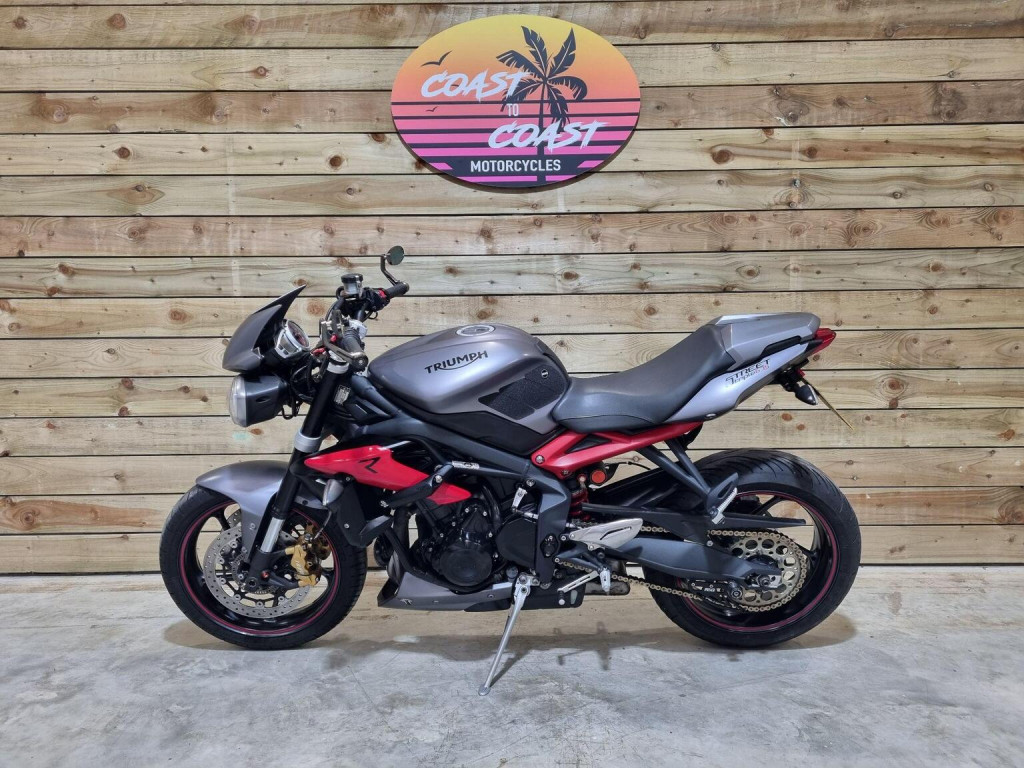 TRIUMPH STREET TRIPLE 675