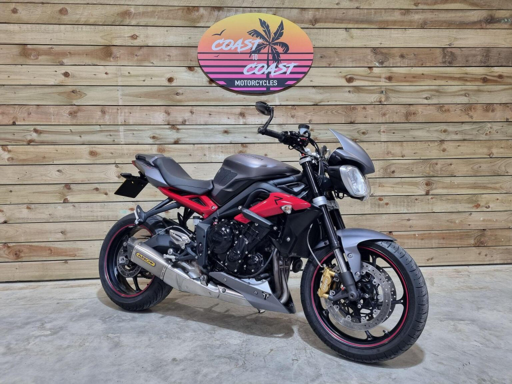 TRIUMPH STREET TRIPLE 675