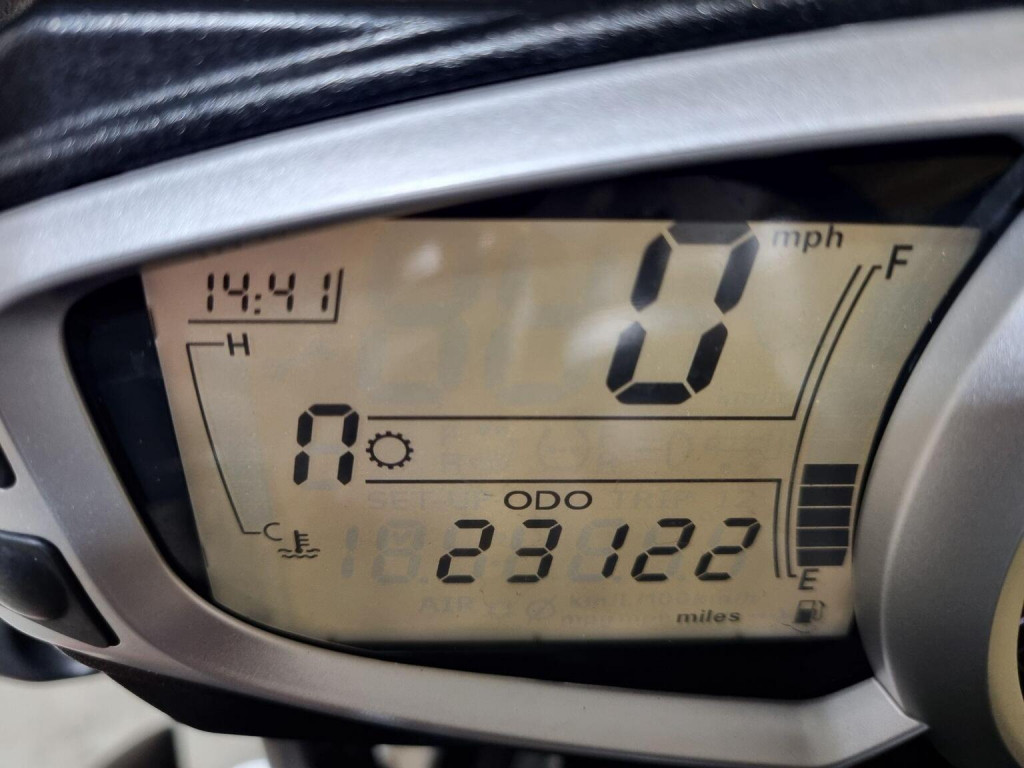 TRIUMPH STREET TRIPLE 675
