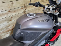 TRIUMPH STREET TRIPLE 675