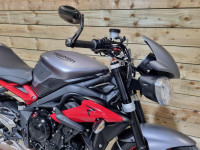 TRIUMPH STREET TRIPLE 675