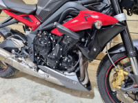 TRIUMPH STREET TRIPLE 675