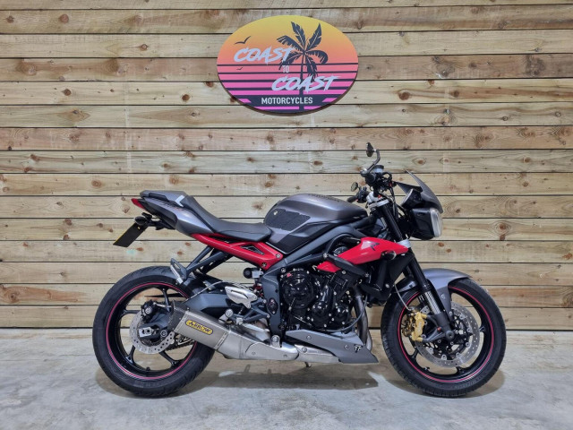 TRIUMPH STREET TRIPLE 675