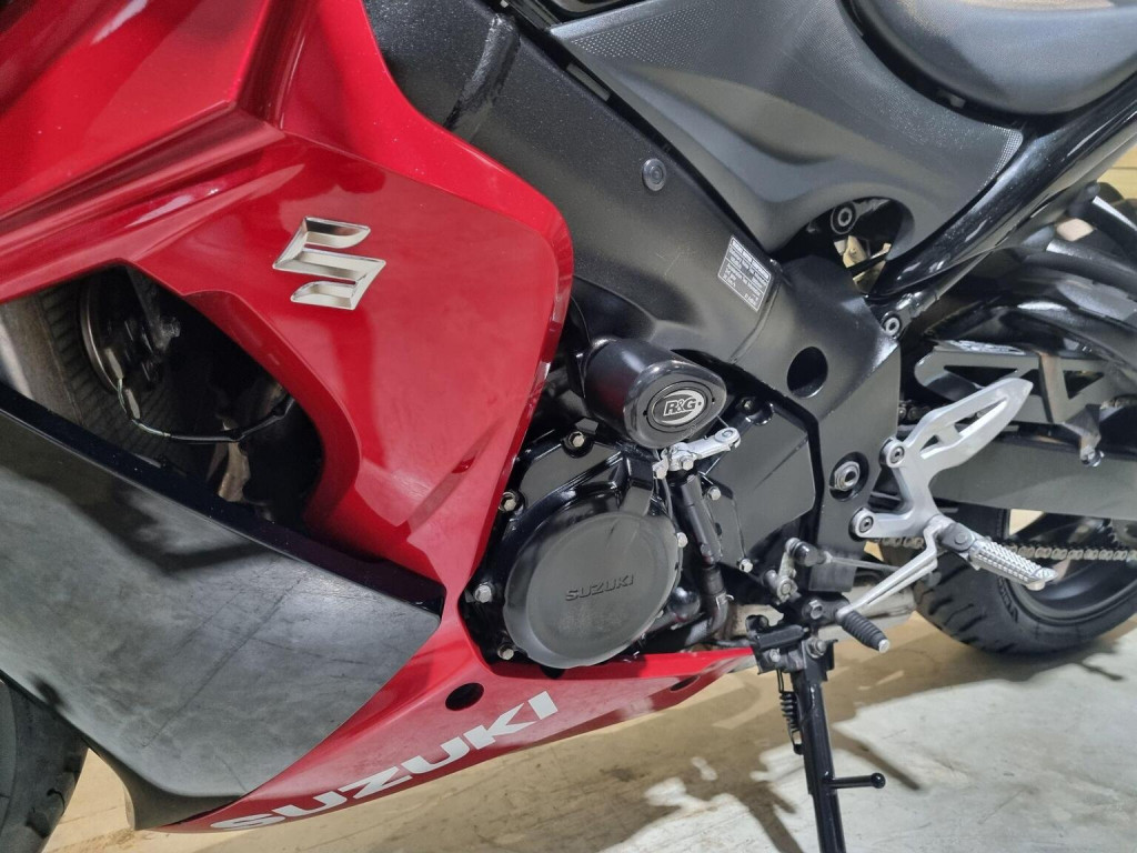 SUZUKI GSX-S1000F